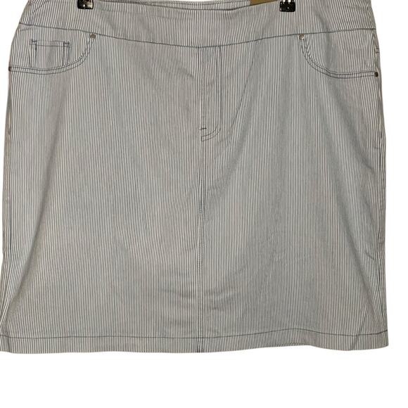 Chico's Skort NWT Women's Size 4 (NWT) Indigo Blue Zen Stripe Pull-On Athleisure - Picture 2 of 8